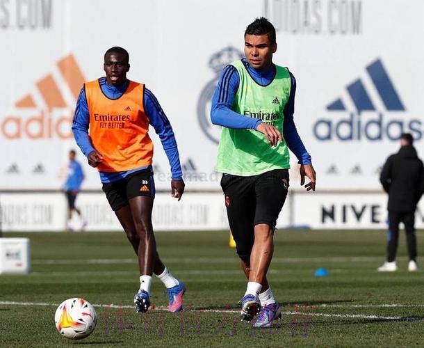 记者：本泽马仍然单独训练 门迪已参加球队合练